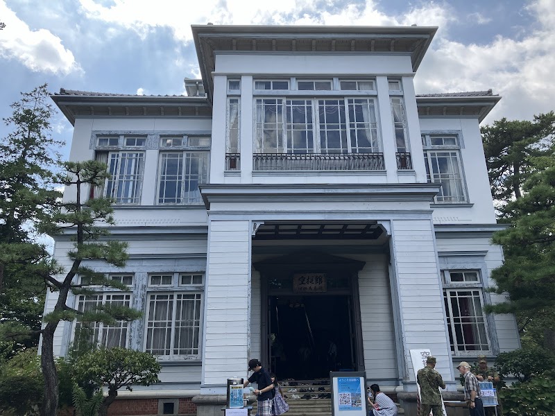 空挺館（旧陸軍騎兵連隊御馬見所） の写真
