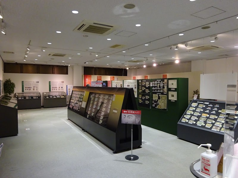 お札と切手の博物館