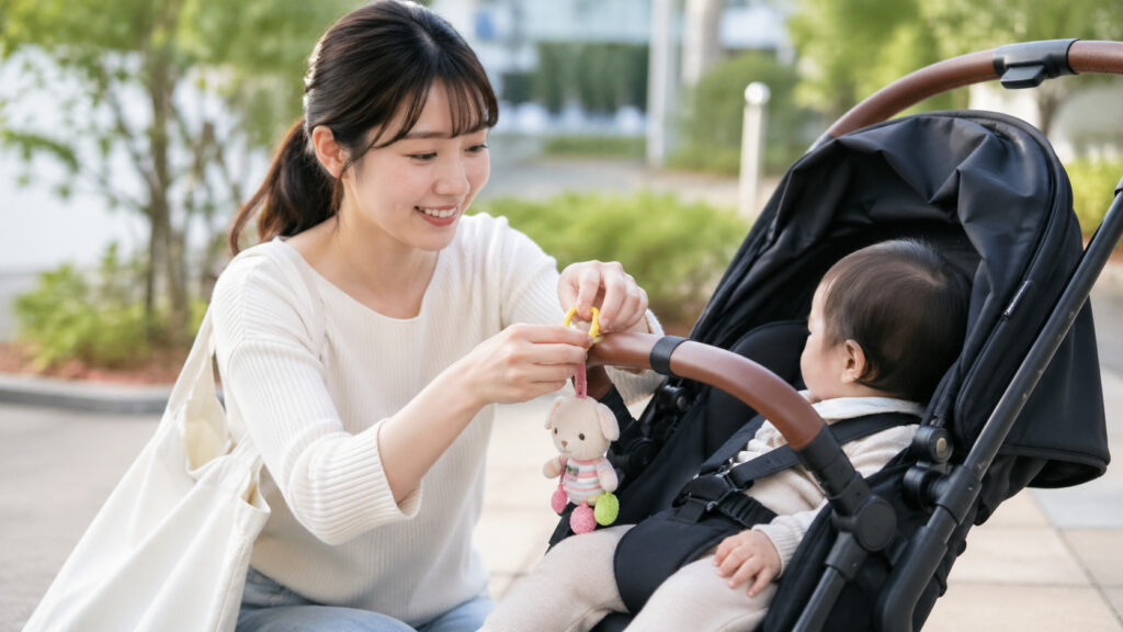 14-おもちゃを付けるお母さん