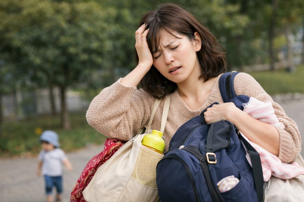 おでかけの荷物が多くの困るママ