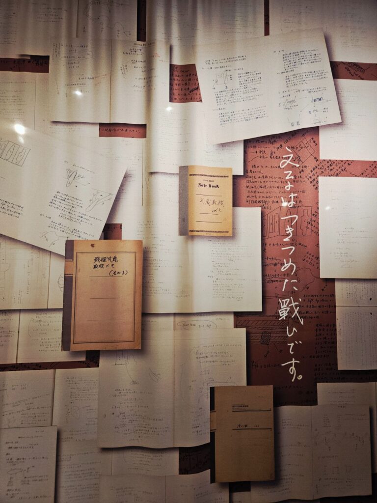 大人はじっくり展示を読み込み、子どもは「物語を書く仕事」にふれるきっかけになりそう!