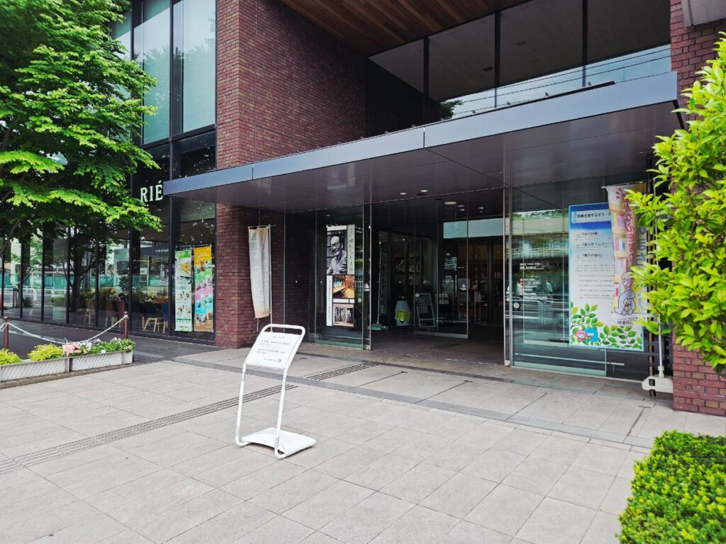 吉村昭記念文学館は入館無料。コストを気にせず、気軽に文学の世界にふれられます。