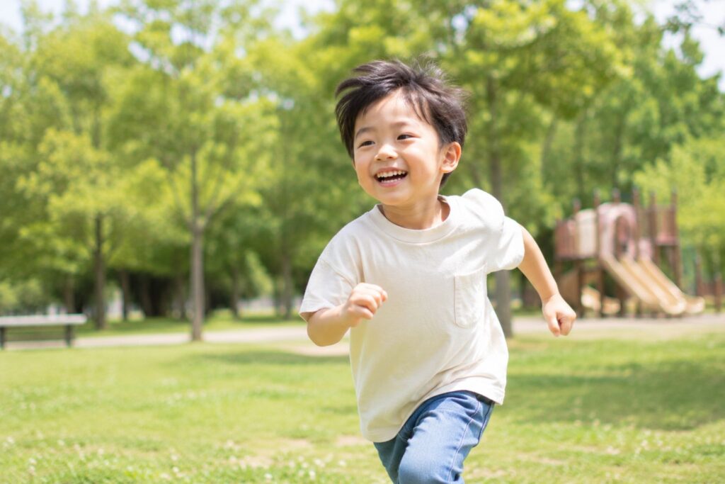 走る子供