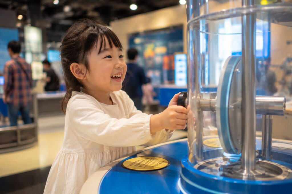 科学館にいる子供