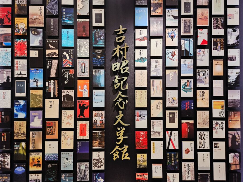文学館は、展示をじっくり見るタイプの施設