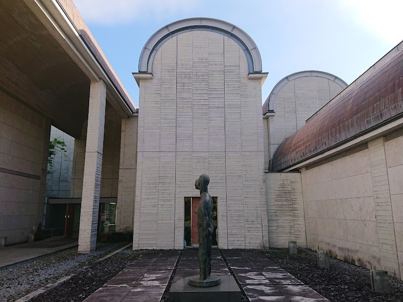 富岡市立美術博物館・福沢一郎記念美術館