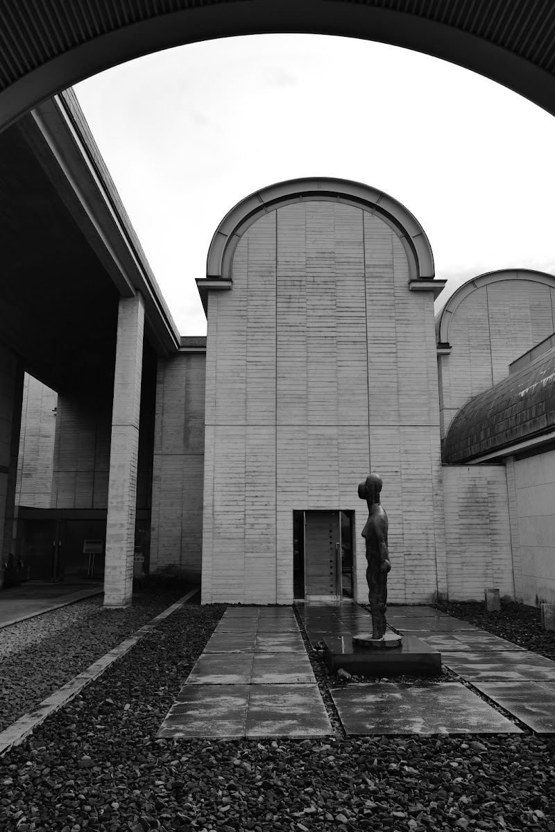 富岡市立美術博物館・福沢一郎記念美術館
