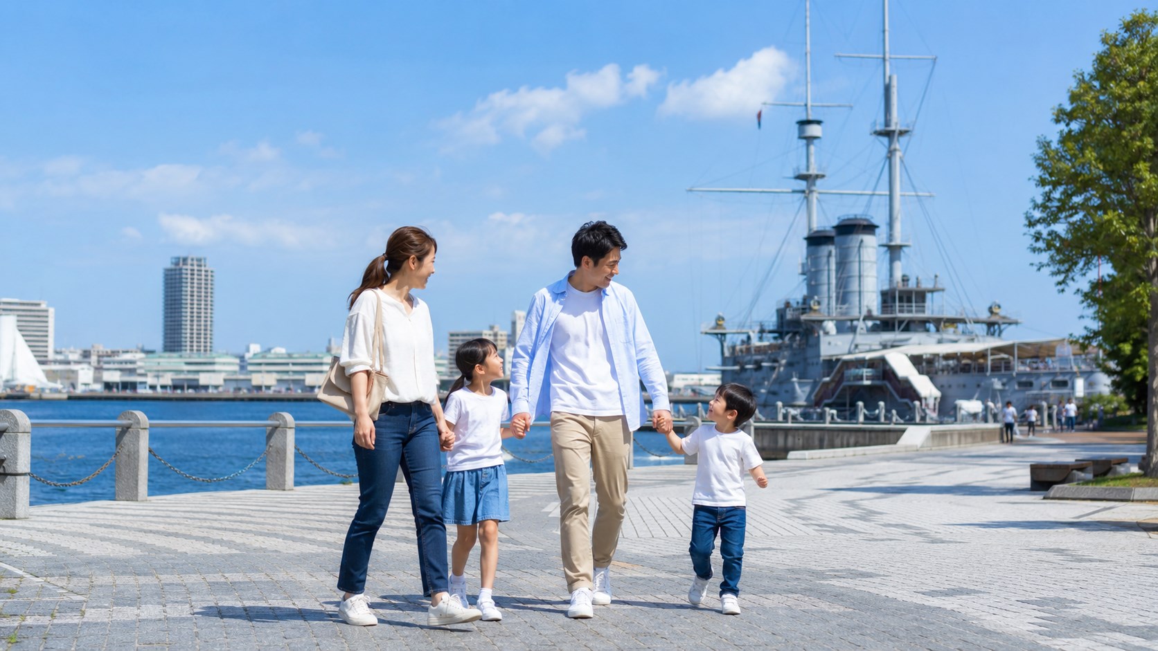 横須賀で子供とおでかけする家族の街歩き